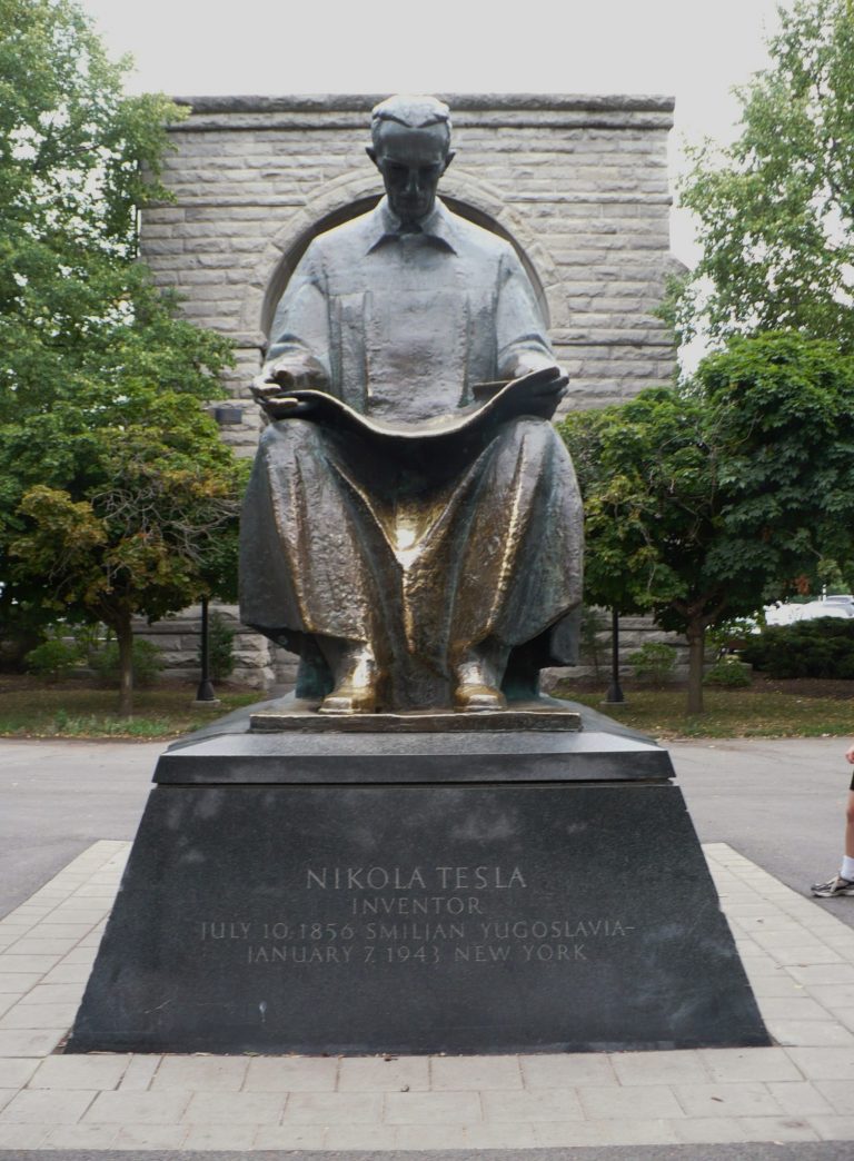 Niagara 4 Nikola Tesla statue Travelhoppers