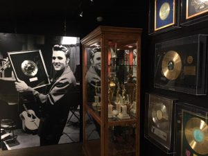 Allow a full day to explore Graceland. 