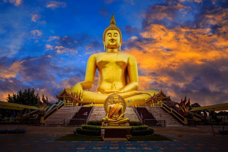 The Great Buddha of Wat Muang