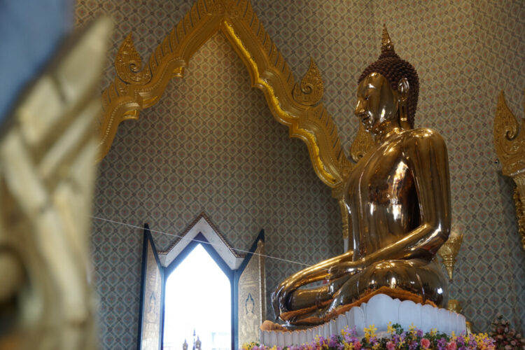 the Golden Buddha of Wat Traimit