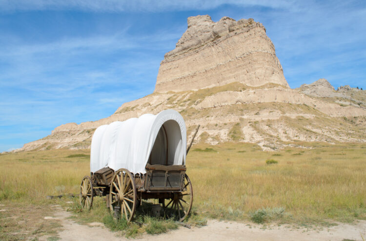 Historic covered wagon next to Scotts Bluff National Monument