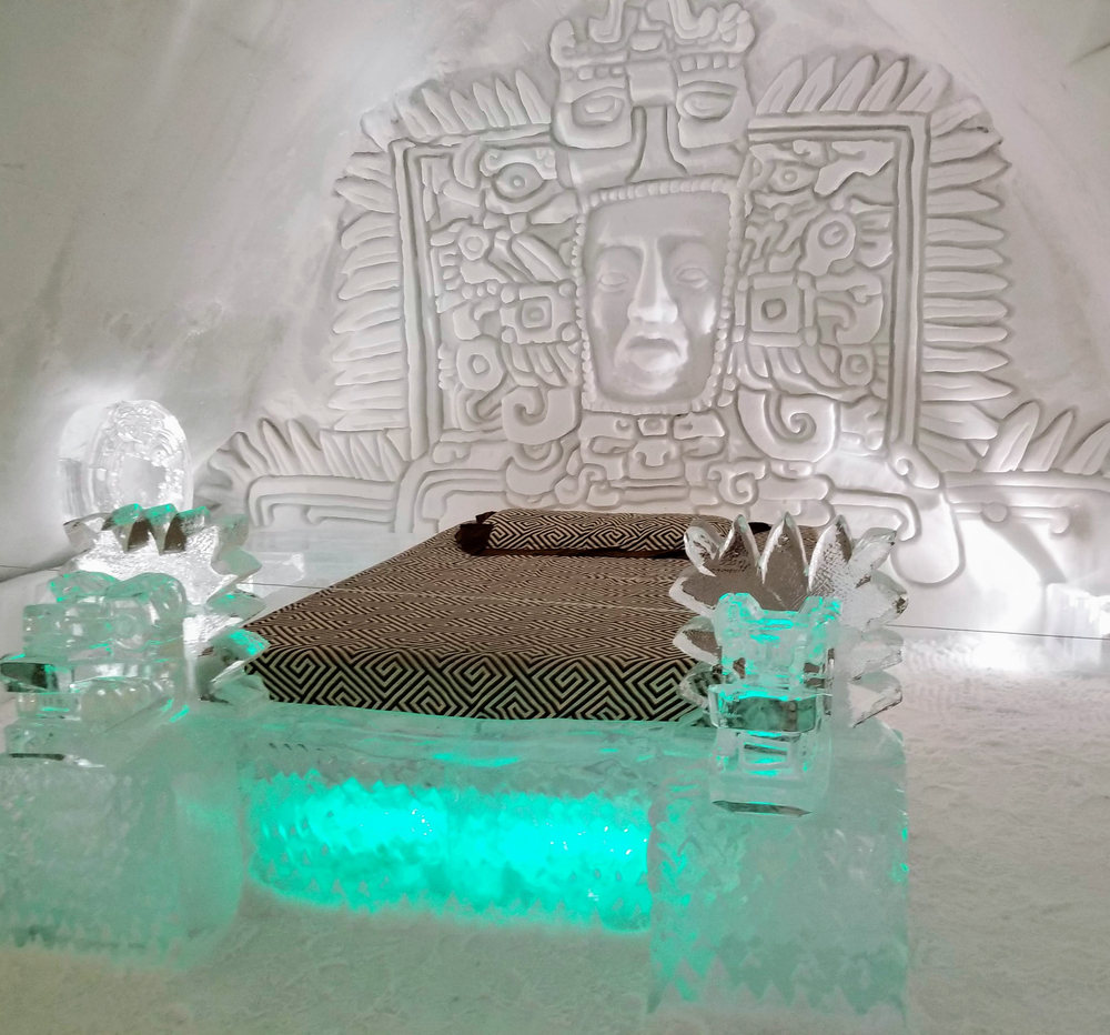Hotel de Glace bedroom