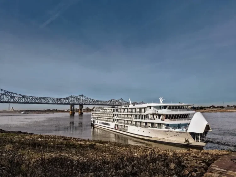 American Cruise Lines’ American Symphony docked in Natchez, Mississippi. © Britton Frost